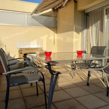 Charmant T2 A 350m De La Plage Avec Terrasse Et Garage A - Fr-1-539-44