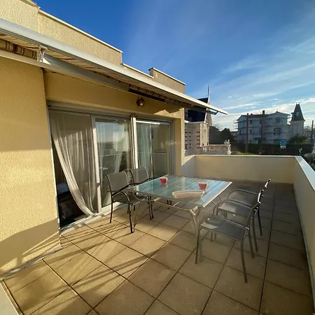 Appartement Charmant T2 A 350m De La Plage Avec Terrasse Et Garage A - Fr-1-539-44 *