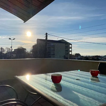 Appartement Charmant T2 A 350m De La Plage Avec Terrasse Et Garage A - Fr-1-539-44 Royan
