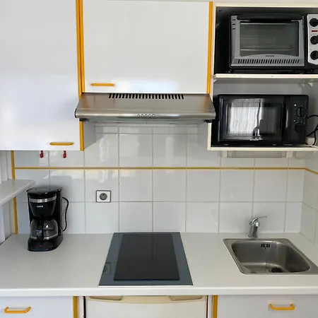Appartement Charmant T2 A 350m De La Plage Avec Terrasse Et Garage A - Fr-1-539-44 *