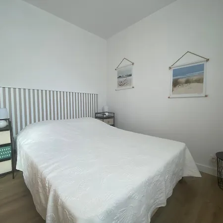 Appartement Charmant T2 A 350m De La Plage Avec Terrasse Et Garage A - Fr-1-539-44 *