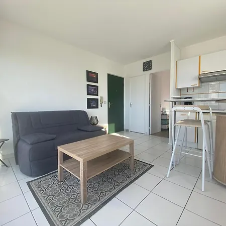 Charmant T2 A 350m De La Plage Avec Terrasse Et Garage A - Fr-1-539-44 *